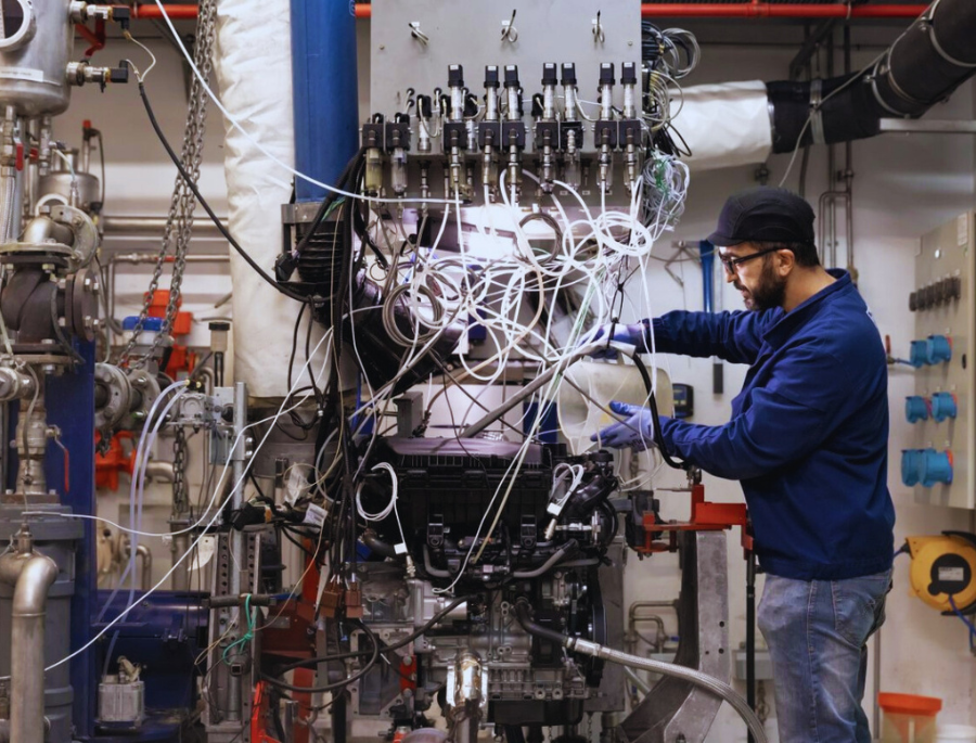 Stellantis e Aramco verificam compatibilidade de veículos em circulação com eFuel