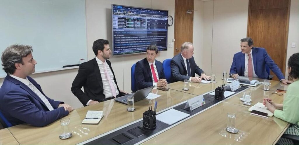 Encontro em Brasília do governador do Espírito Santo e presidente do Consórcio, Renato Casagrande (PSB), o diretor executivo do Centro Brasil Clima (CBC), Guilherme Syrkis, o diretor técnico do CBC, William Wills e o ministro da Fazenda, Fernando Haddad.