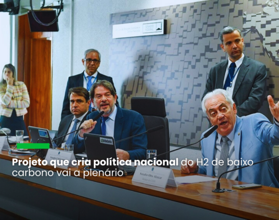 Otto Alencar, à direita, apresenta seu relatório, ao lado de Cid Gomes, presidente da comissão do hidrogênio verde. Foto: Roque de Sá/Agência Senado